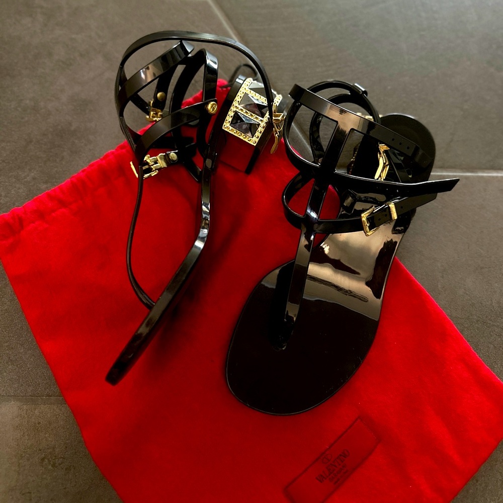 💯 Authentic Valentino Black Rockstud Jelly Sandals